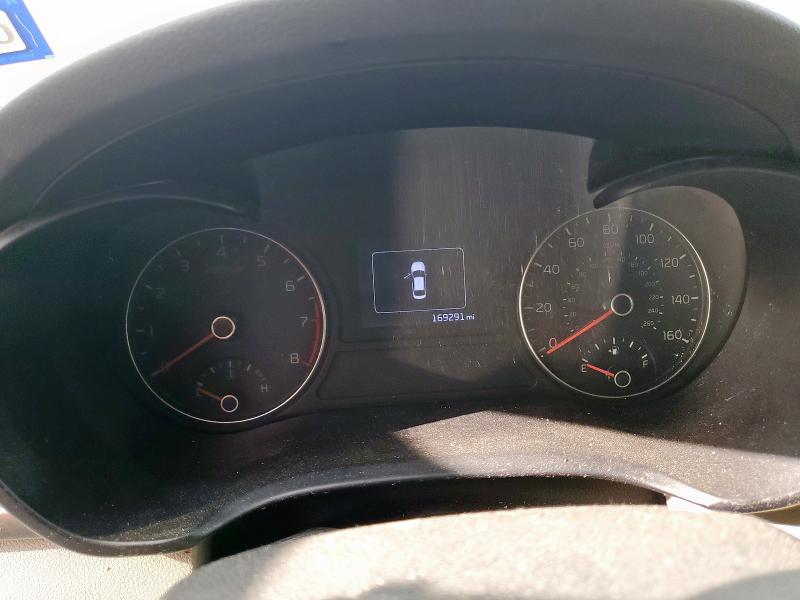 5XXGT4L39JG257869 - 2018 KIA OPTIMA LX Weiß Foto 9