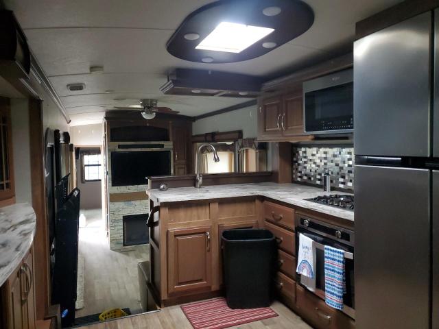 4YDF38220J4701546 - 2018 KEYSTONE RV MONTANA HI BEIGE photo 5