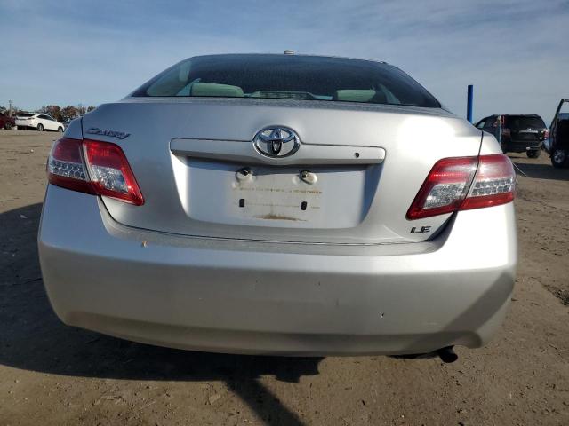 4T1BF3EK7BU677136 - 2011 TOYOTA CAMRY BASE 银色 照片 6