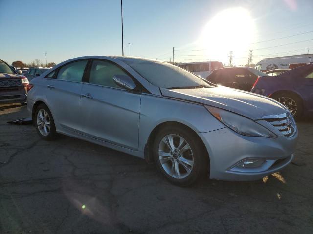 5NPEC4AC7CH479487 - 2012 HYUNDAI SONATA SE 银色 照片 4