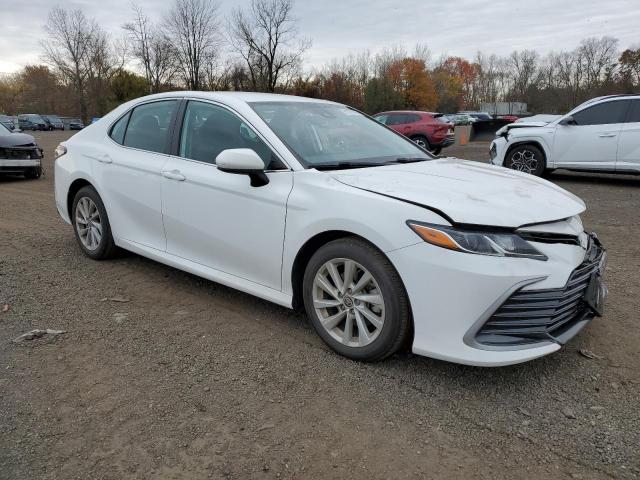 4T1C11AK2NU713171 - 2022 TOYOTA CAMRY LE WHITE photo 4