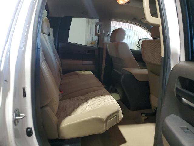 5TFUY5F18AX104431 - 2010 TOYOTA TUNDRA DOUBLE CAB SR5 WHITE photo 10