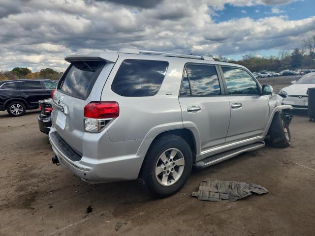 JTEBU5JR6B5036509 - 2011 TOYOTA 4RUNNER SR5 Gümüş fotoğraf 3