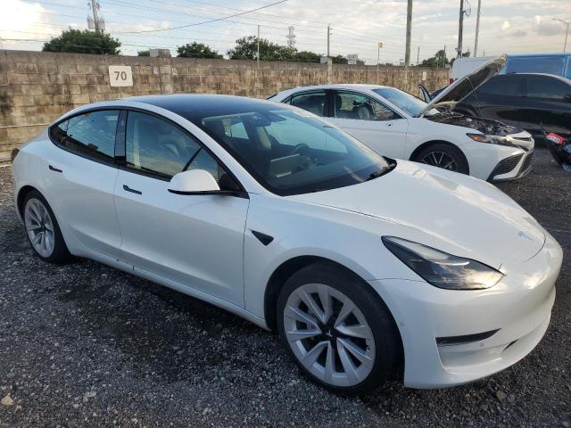 5YJ3E1EA1NF286861 - 2022 TESLA MODEL 3 WHITE photo 4