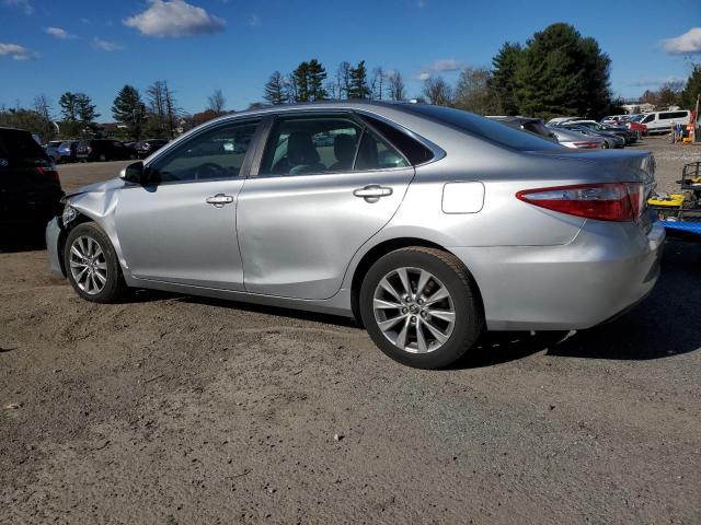4T4BF1FK7FR490008 - 2015 TOYOTA CAMRY LE SILVER photo 2