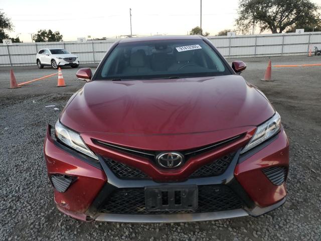 4T1B61HKXJU637549 - 2018 TOYOTA CAMRY XSE Bordo foto 5