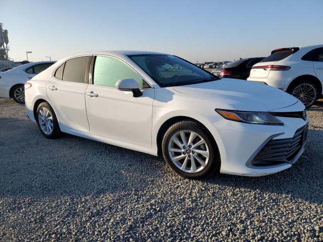 4T1R11AK5PU147424 - 2023 TOYOTA CAMRY LE WHITE photo 4