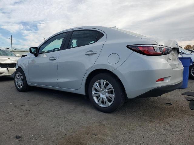 3MYDLBYV8KY516346 - 2019 TOYOTA YARIS L SILVER photo 2