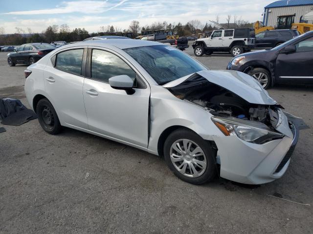 3MYDLBYV8KY516346 - 2019 TOYOTA YARIS L SILVER photo 4
