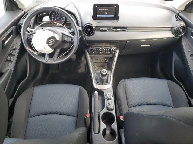 3MYDLBYV8KY516346 - 2019 TOYOTA YARIS L SILVER photo 8