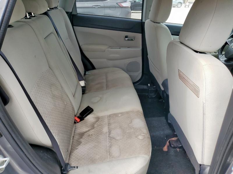 JA4AP3AU7HZ026888 - 2017 MITSUBISHI OUTLANDER ES 银色 照片 11