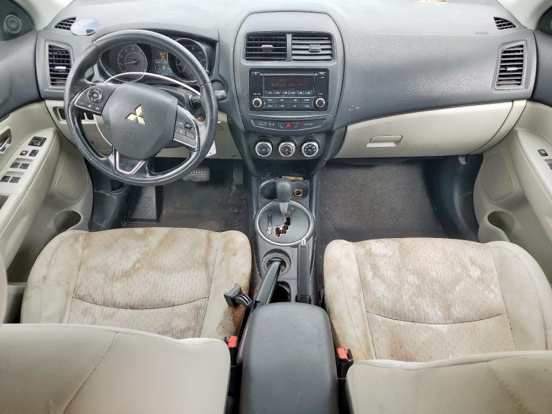 JA4AP3AU7HZ026888 - 2017 MITSUBISHI OUTLANDER ES 银色 照片 8