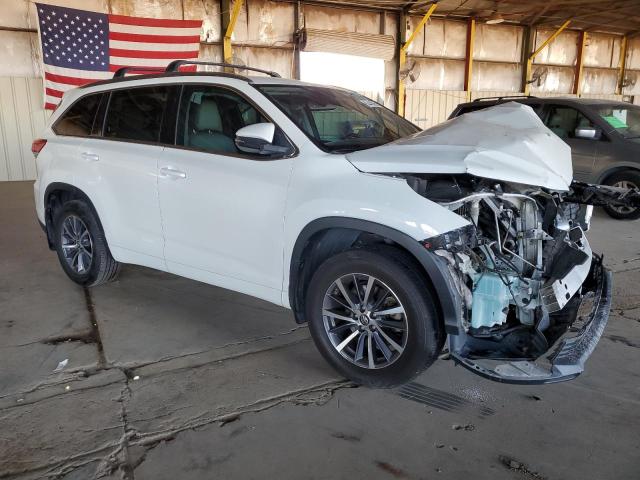 5TDJZRFH6HS369773 - 2017 TOYOTA HIGHLANDER SE WHITE photo 4