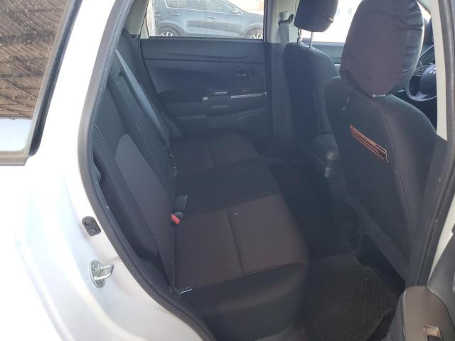 JA4AP3AU6JU021345 - 2018 MITSUBISHI OUTLANDER ES თეთრი ფოტო 11