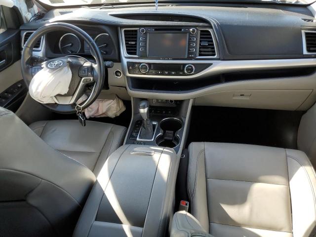 5TDJZRFH0JS808214 - 2018 TOYOTA HIGHLANDER SE WHITE photo 8