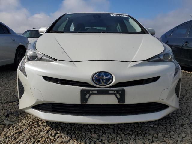 JTDKBRFU1J3061181 - 2018 TOYOTA PRIUS WHITE photo 5