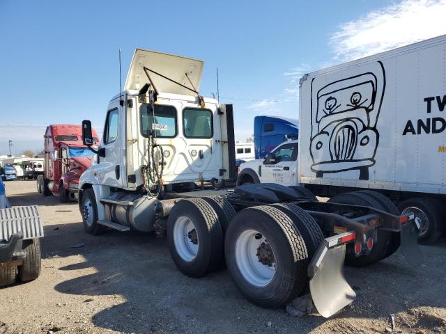 3AKJGEDVXJSJN0066 - 2018 FREIGHTLINER CASCADIA 1 Weiß Foto 3