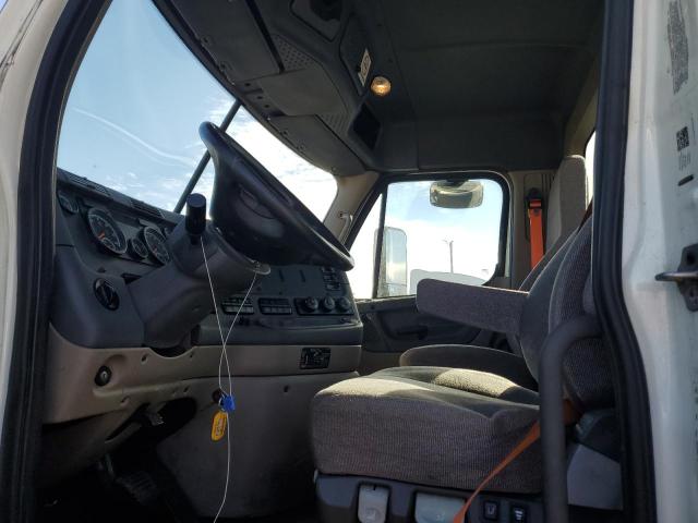 3AKJGEDVXJSJN0066 - 2018 FREIGHTLINER CASCADIA 1 Weiß Foto 5