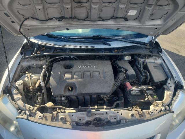 1NXBU4EE9AZ294500 - 2010 TOYOTA COROLLA BASE Srebrny zdjęcie 11