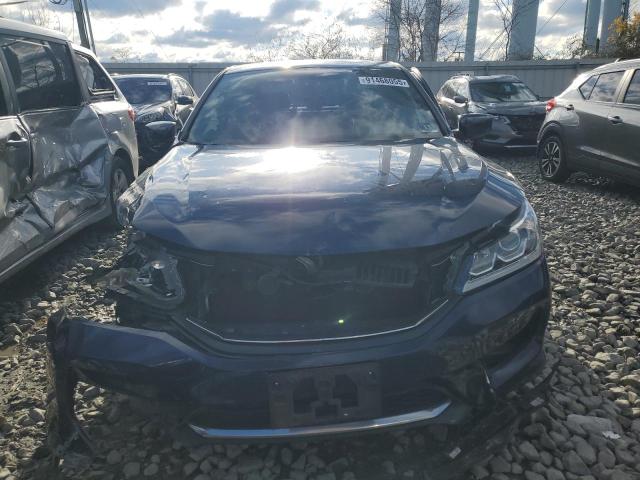 1HGCR2F58HA046796 - 2017 HONDA ACCORD SPORT Blau Foto 5