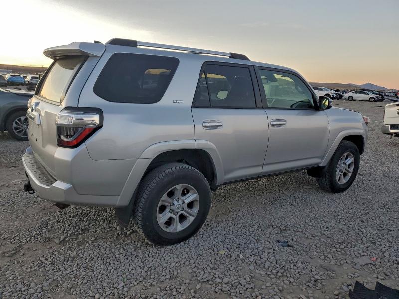 JTENU5JR0M5880903 - 2021 TOYOTA 4RUNNER SR5/SR5 PREMIUM SILVER photo 3