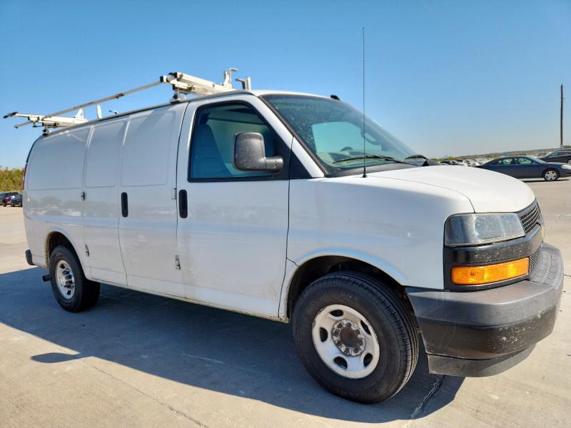 1GCWGAFP4K1242173 - 2019 CHEVROLET EXPRESS G2 WHITE photo 4