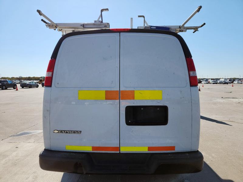 1GCWGAFP4K1242173 - 2019 CHEVROLET EXPRESS G2 WHITE photo 6