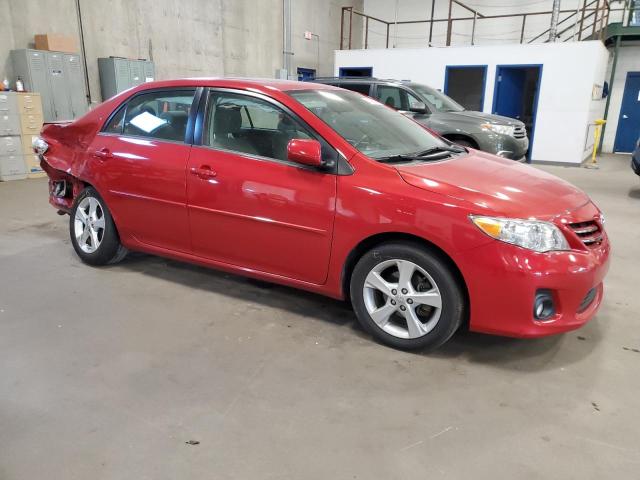 2T1BU4EE0DC980639 - 2013 TOYOTA COROLLA BASE წითელი ფოტო 4