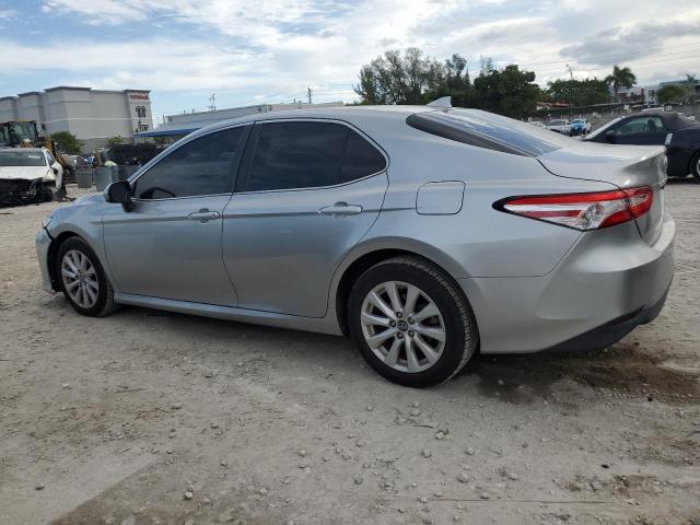 4T1B11HKXKU685679 - 2019 TOYOTA CAMRY L SILVER photo 2