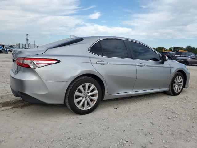 4T1B11HKXKU685679 - 2019 TOYOTA CAMRY L SILVER photo 3