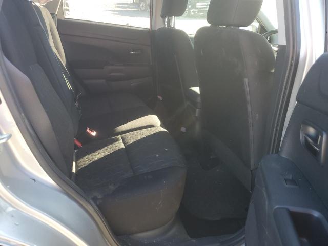 JA4ARUAU0NU016714 - 2022 MITSUBISHI OUTLANDER ES SILVER photo 11