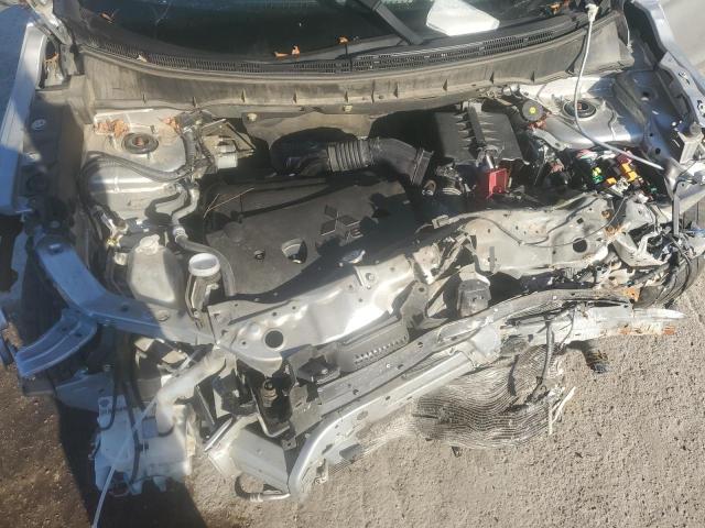 JA4ARUAU0NU016714 - 2022 MITSUBISHI OUTLANDER ES SILVER photo 12