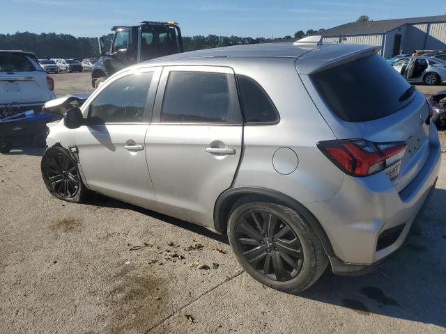 JA4ARUAU0NU016714 - 2022 MITSUBISHI OUTLANDER ES SILVER photo 2