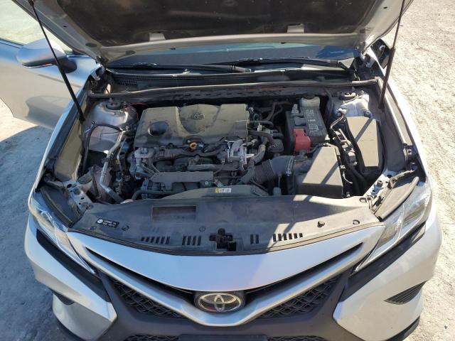 4T1B11HK9JU552975 - 2018 TOYOTA CAMRY L GRAY photo 11
