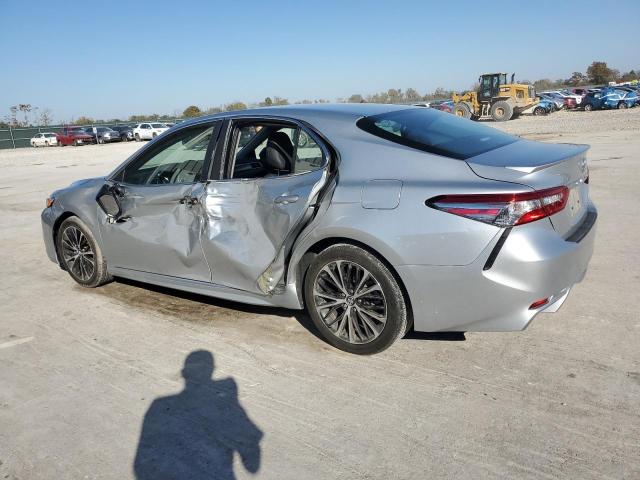 4T1B11HK9JU552975 - 2018 TOYOTA CAMRY L GRAY photo 2