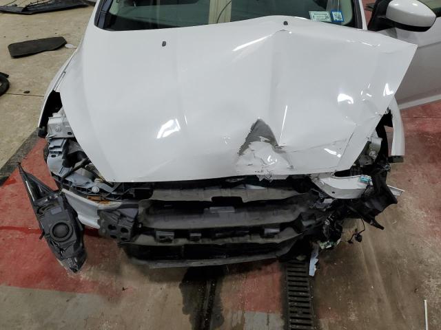 1FADP3F26JL267575 - 2018 FORD FOCUS SE WHITE photo 12
