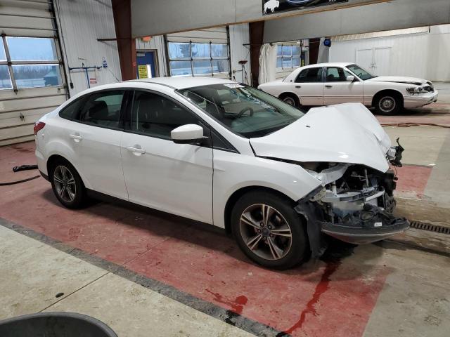 1FADP3F26JL267575 - 2018 FORD FOCUS SE WHITE photo 4