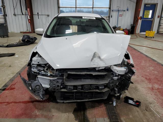 1FADP3F26JL267575 - 2018 FORD FOCUS SE WHITE photo 5