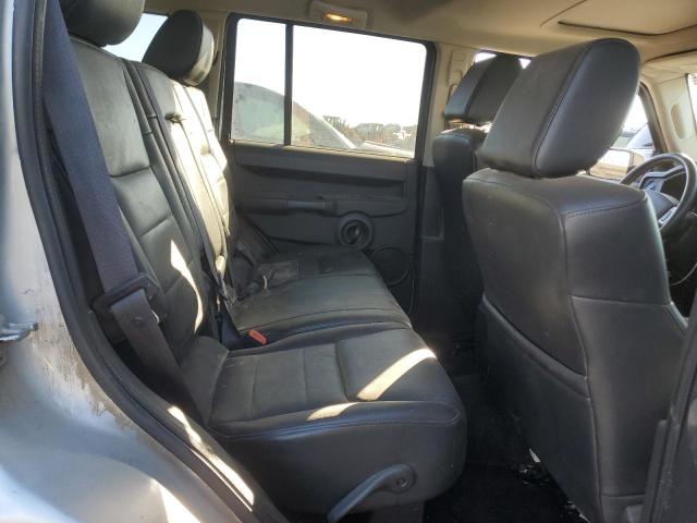 1J8HG48N78C239649 - 2008 JEEP COMMANDER SPORT Серебристый фото 11