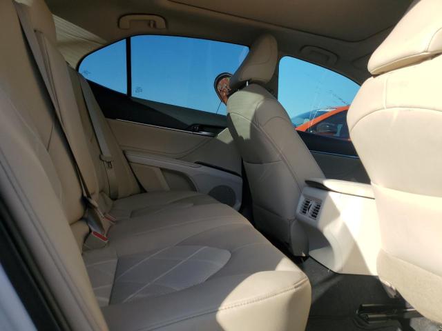 4T1B11HK9JU150390 - 2018 TOYOTA CAMRY L WHITE photo 10