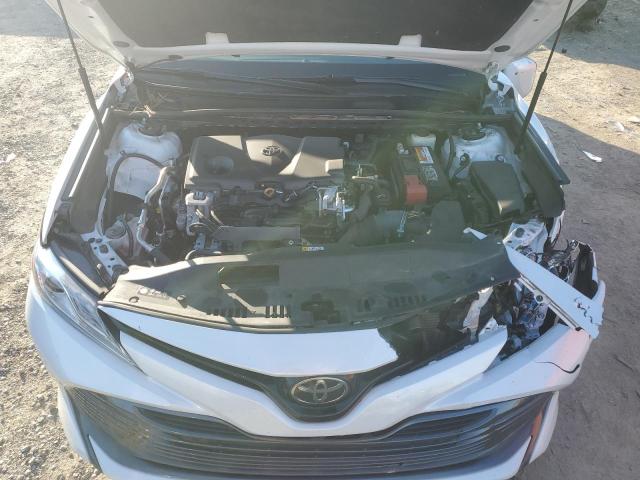 4T1B11HK9JU150390 - 2018 TOYOTA CAMRY L WHITE photo 11