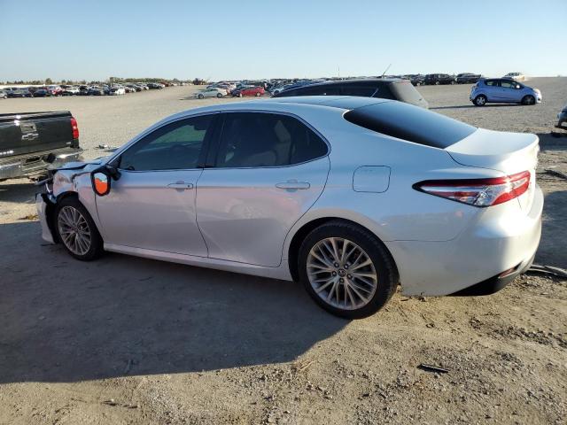 4T1B11HK9JU150390 - 2018 TOYOTA CAMRY L WHITE photo 2