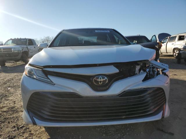 4T1B11HK9JU150390 - 2018 TOYOTA CAMRY L WHITE photo 5