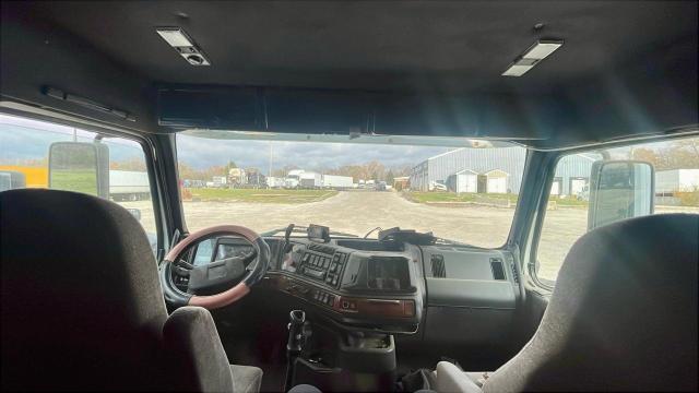 4VG7DARH1XN753168 - 1999 VOLVO VN WHITE photo 9