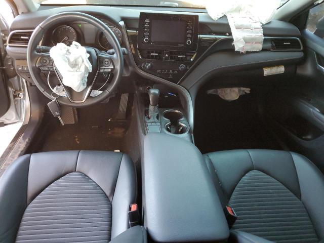 4T1G11AKXNU024755 - 2022 TOYOTA CAMRY SE Gümüş foto 8