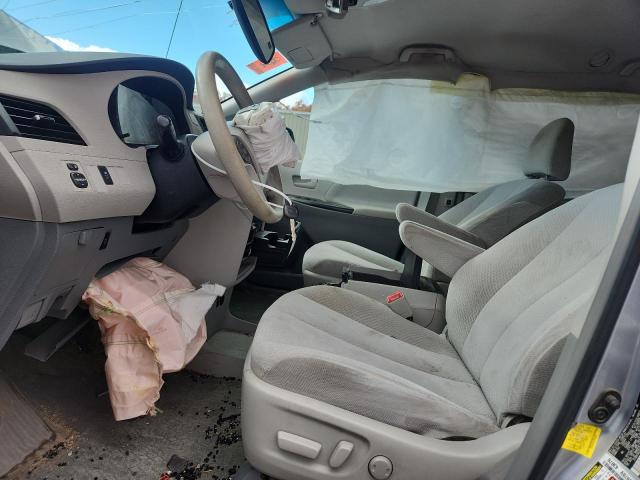 5TDKK3DC2CS193293 - 2012 TOYOTA SIENNA LE SILVER photo 7