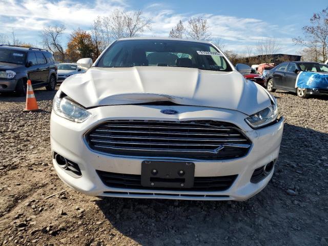 1FA6P0HD3G5123498 - 2016 FORD FUSION SE WHITE photo 5