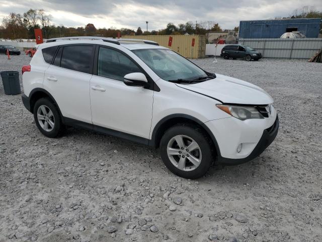 2T3RFREVXEW184462 - 2014 TOYOTA RAV4 XLE WHITE photo 4