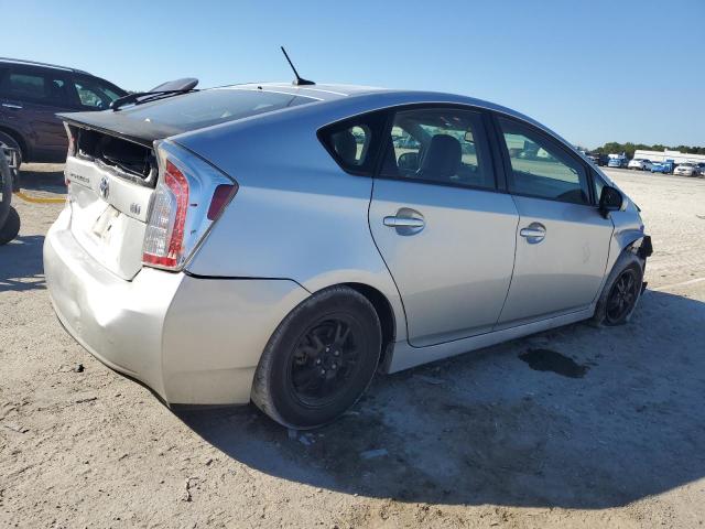 JTDKN3DU2D5562533 - 2013 TOYOTA PRIUS 银色 照片 3