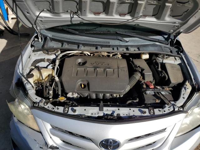 2T1BU4EE5DC942954 - 2013 TOYOTA COROLLA BASE Silber Foto 11